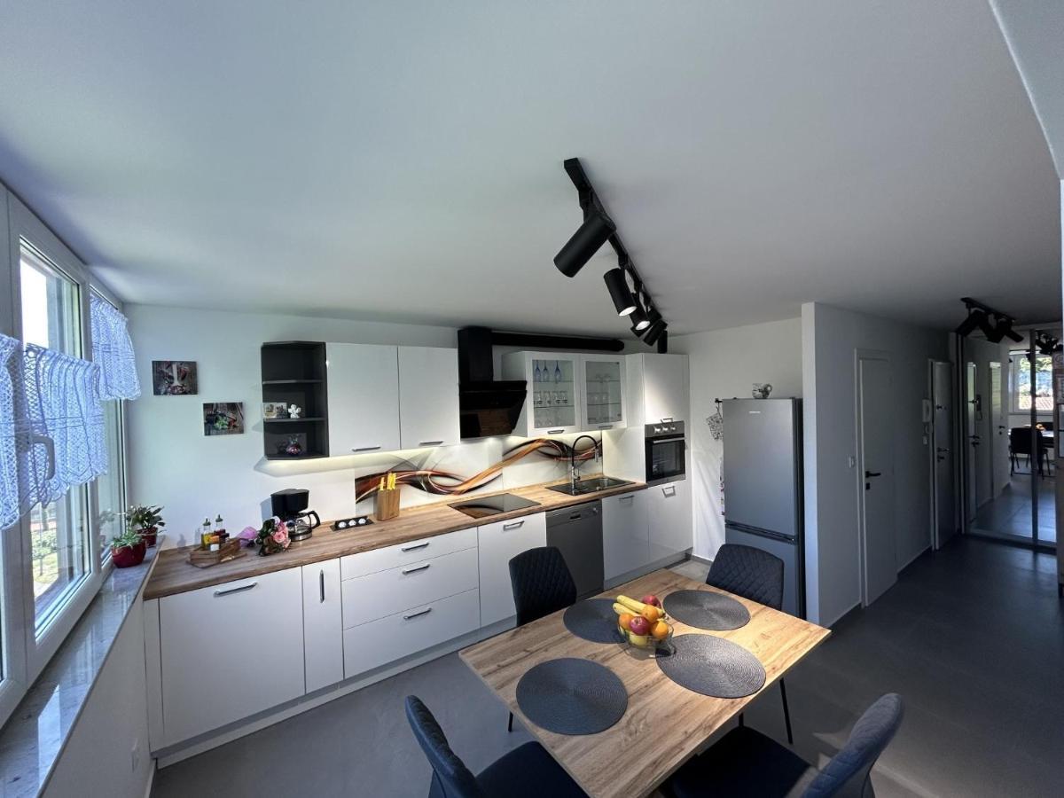 Apartment Toni Ловран Экстерьер фото